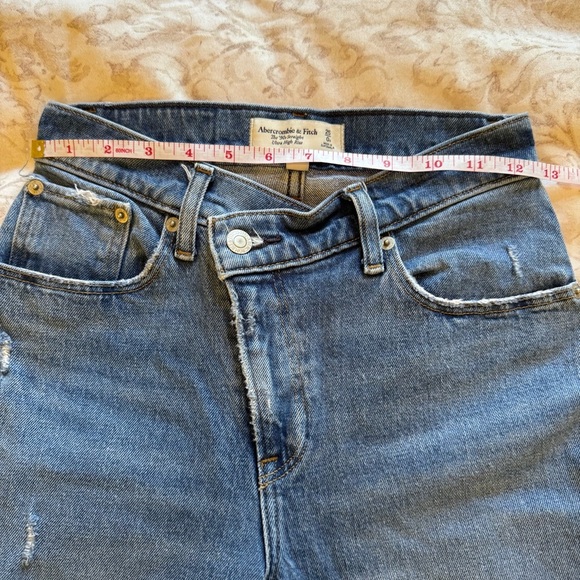 Women’s Abercrombie & Fitch Criss Cross 90’s Straight High Rise Jeans - Picture 8 of 9